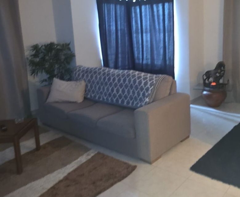 Vendo sofá em ótimo estado , usado mas em ótimo estado. Motivo da venda compra de um maior