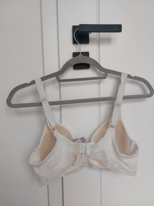 Biały biustonosz 80C