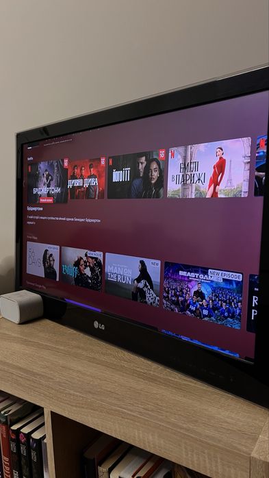 LG 32” Full HD + Smart TV + настінне кріплення (готовий комплект)