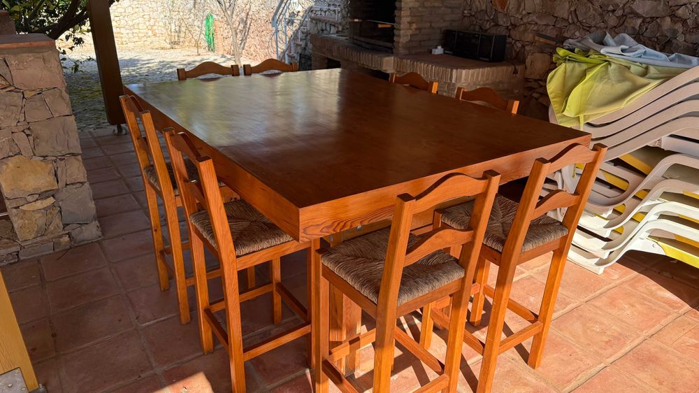 Mesa de matraquilhos em muito bom estado