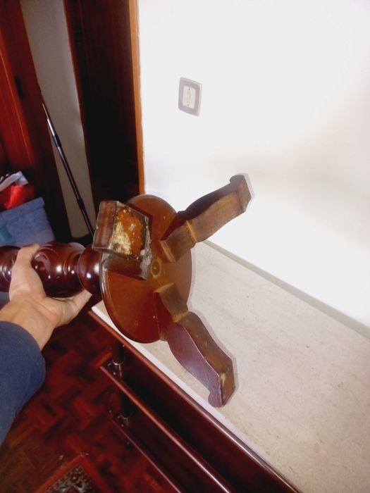 Mesinha em Madeira para apoio de Vasos, etc
