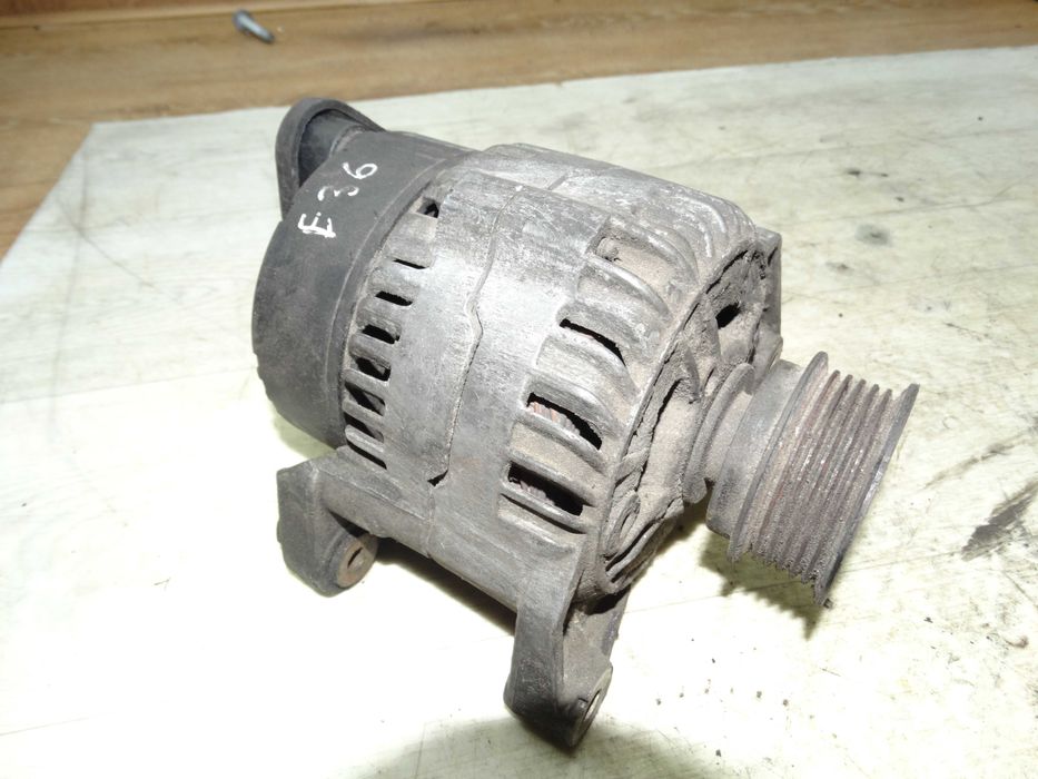 Б/у генератор BMW 3 E36 E30 70A 14V бензин 123310006