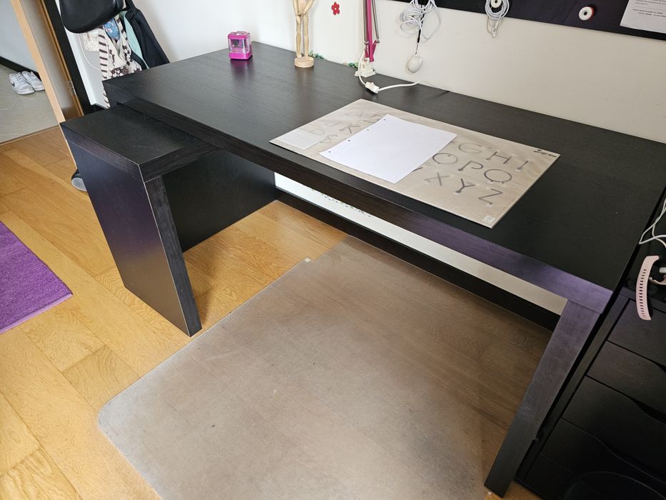 Secretária c/ painel extensível MALM