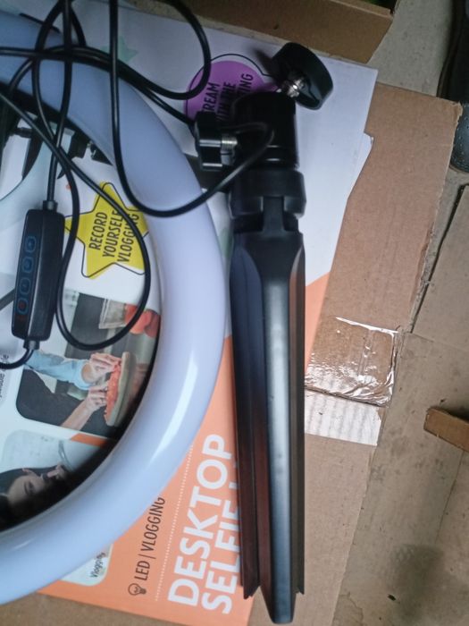 Biurkowa lampka do selfi intempo