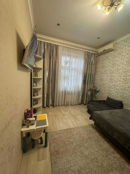 2 комнатная квартира с ремонтом на Черемушках, гараж, сарай