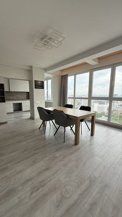 Продаж видової квартири з новим дизайнерським ремонтом, центр Києва