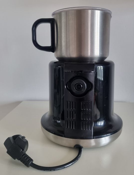 Indukcyjny spieniacz do mleka marki SEVERIN (model SM 9688)