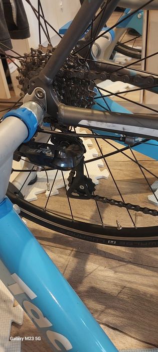 Sprzedam rower szosowy Kross Vento 3.0. Sprzedam wraz z trenażerem.