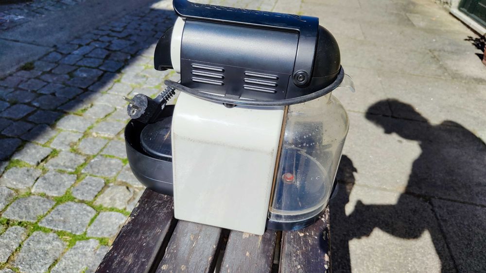 Máquina de Café Nespresso Essenza (De'Longhi) - Para Peças / Acessórios