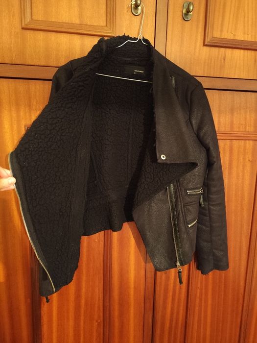 Casaco preto com pêlo