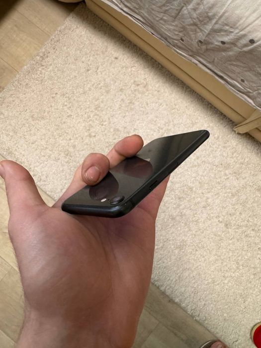 Продам iPhone SE 2020/128