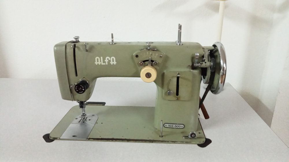 Máquina de costura Alfa 102-500