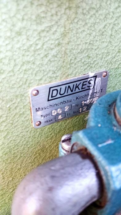 Nitownica pneumatyczna stołowa Dunkes