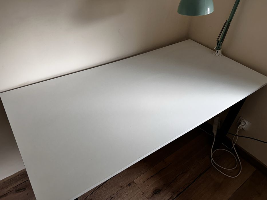 Sprzedam duże biurko, lampa gratis — Gniezno
