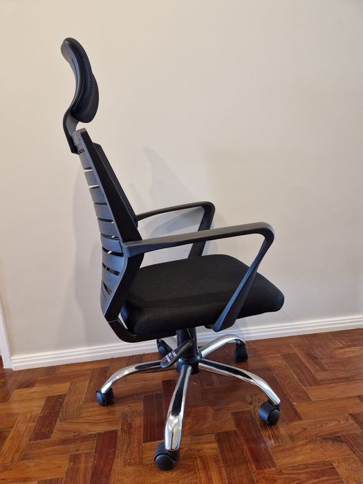 Cadeira de escritório ergonómica com rodízios