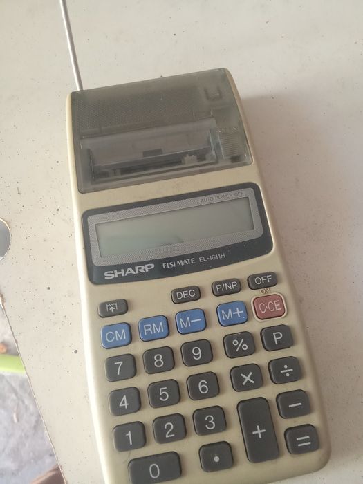 Duas máquinas registradoras . Sharp e Ibico.