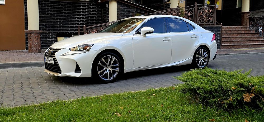 Lexus is300 2.0 2017 ідеал