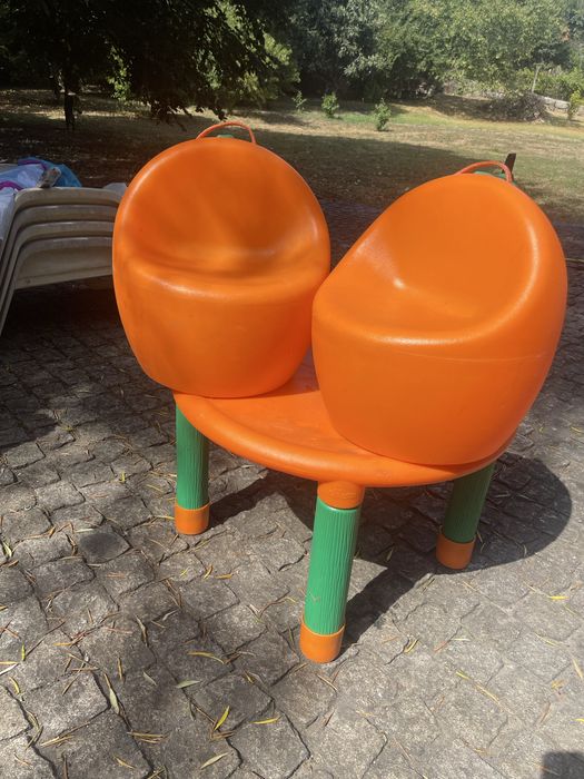 Mesa e 2 cadeiras crianca plastico Chicco