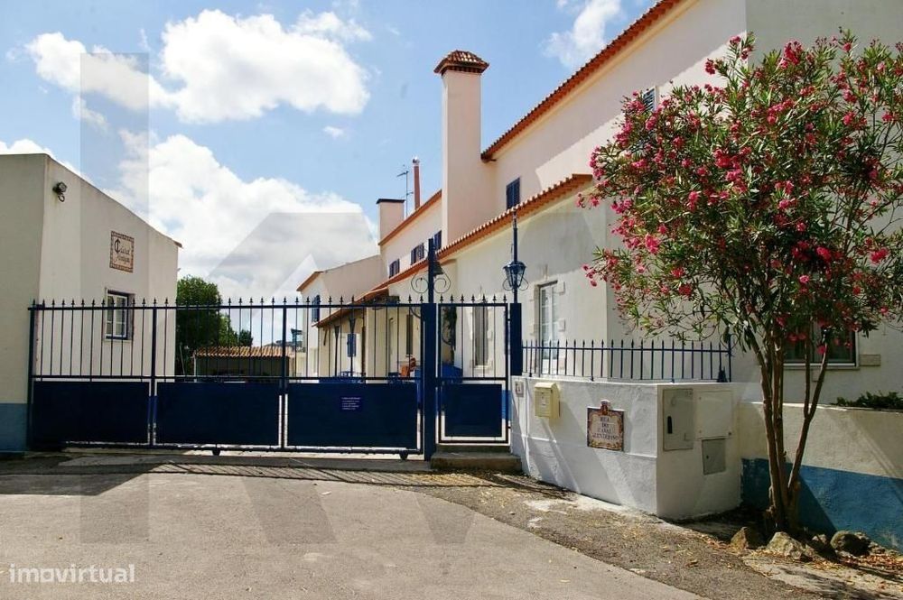 Uma Propriedade Singular na Região de Sintra com 193 000m2 com Lagoa,