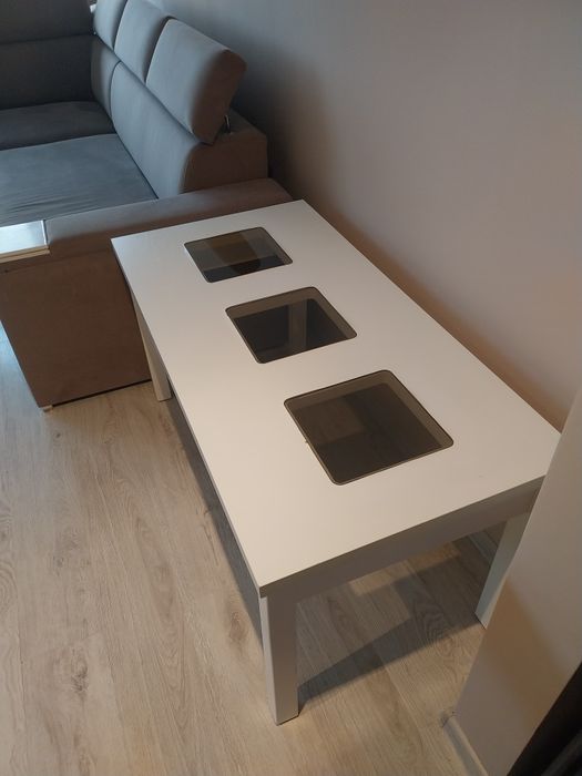 Ława biała ze szklanymi szybkami