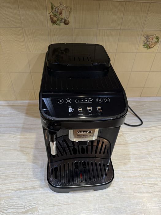 Кавомашина Delonghi Magnifica Evo