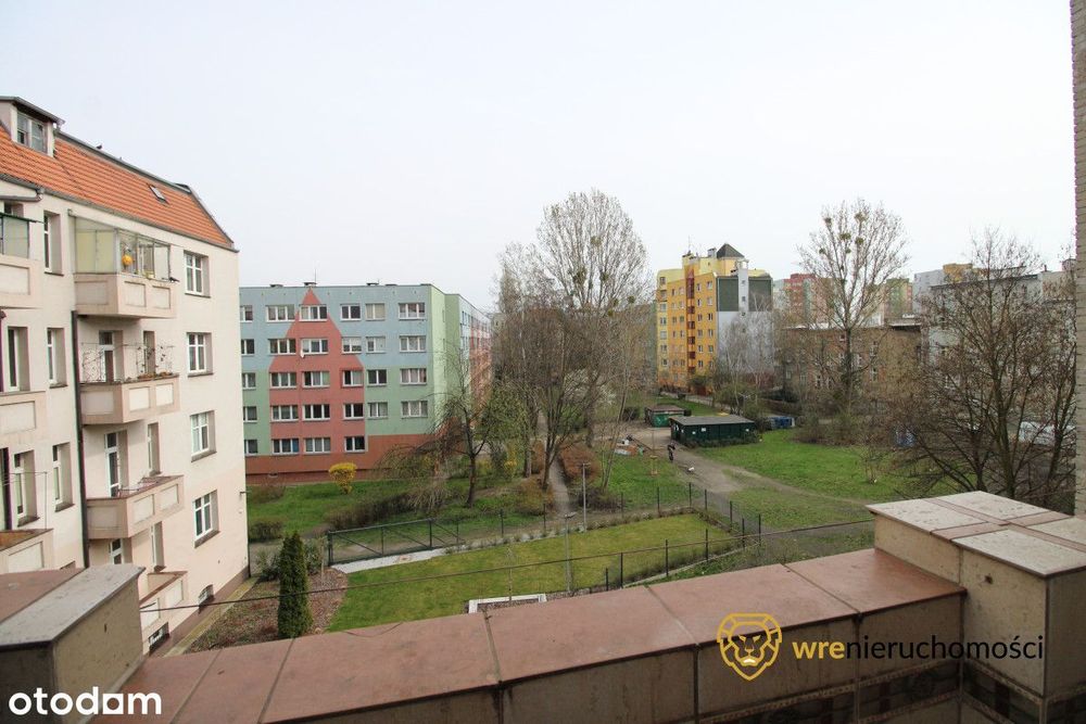 Rozkład, wysoki sufit, obustronne, dwa balkony