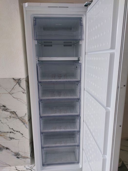 Морозильна камера морозилка  Вeko FN 126420