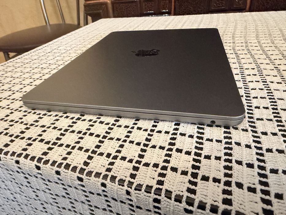 MacBook Air M2 13.6” (2022) 16GB / 1TB SSD