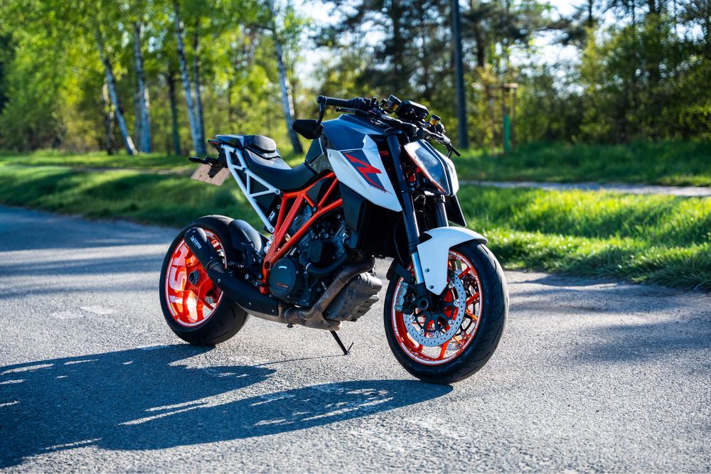 KTM 1290 Super Duke R 2017 | Tech Pack | Scorpion