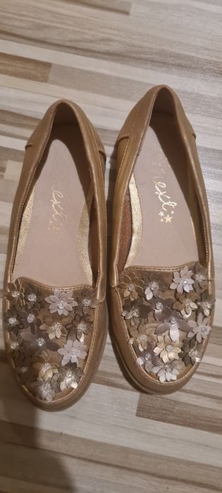 Продам фирменные  Туфельки  Next