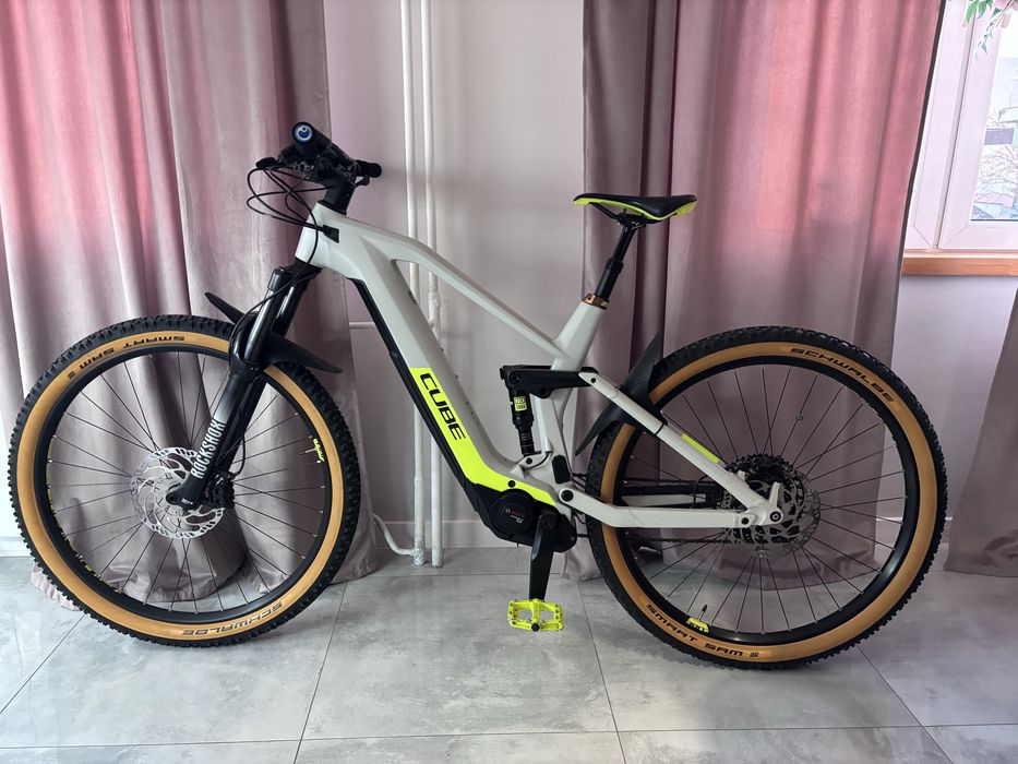 Rower elektryczny cube stereo hybrid 140
