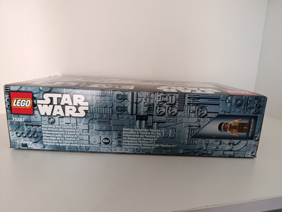 Набір LEGO Star Wars Посадка на борт Тантів IV (75387)