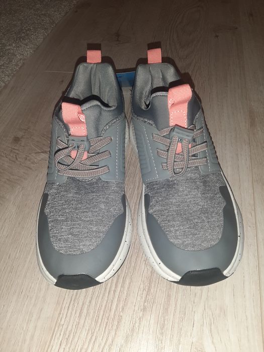 Оригінальні кросівки на дівчинку від alive