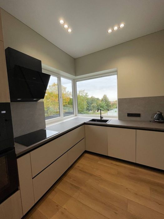 Продаж будинку з ремонтом «під ключ» на Червениці