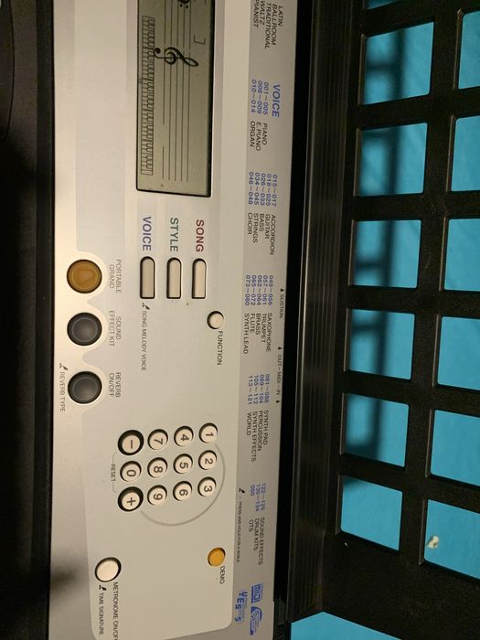 Orgão digital preto marca Yamaha