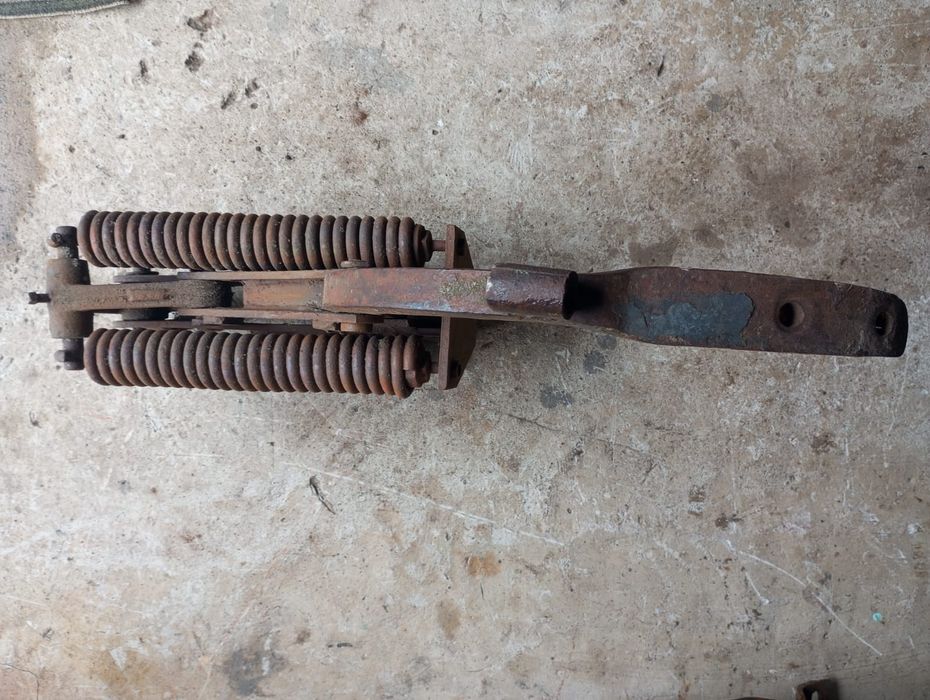 Пружинні механізми підйому секцій культиватора (2 шт.)