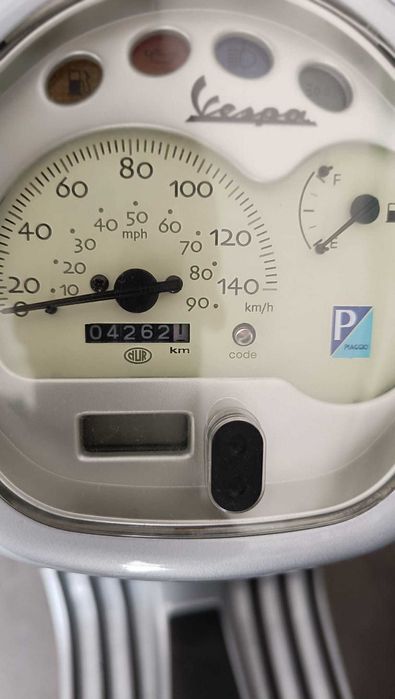 Vespa 125 LX, excelente, 4262 km, oferta da mala original Vespa