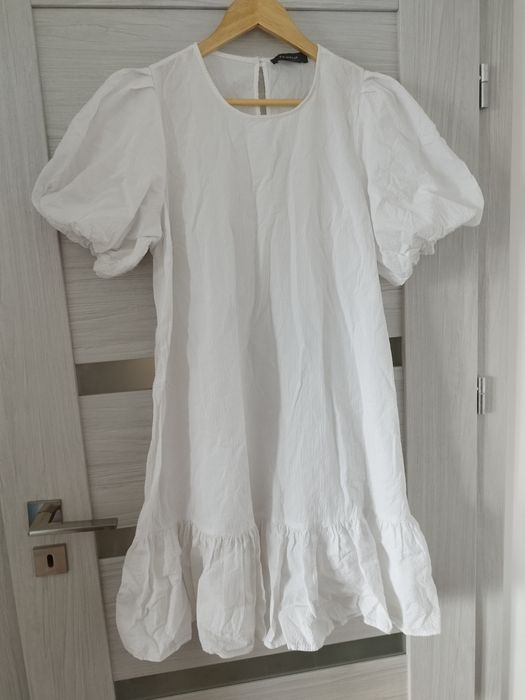 Sukienka.biala..lekka