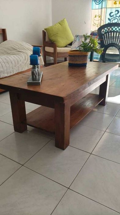 2 Moveis e 1 mesa de sala