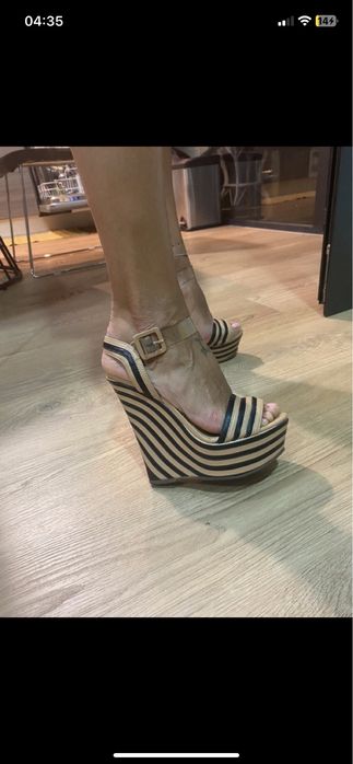 Sapatos SCHÜTZ como novos