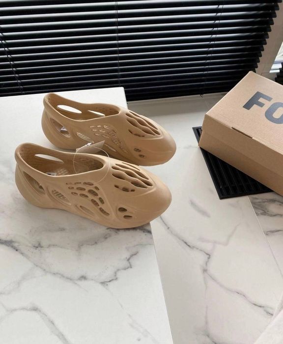 Чоловічі літні кросівки Adidas Yeezy Foam Runner кроссовки изи фом раннер