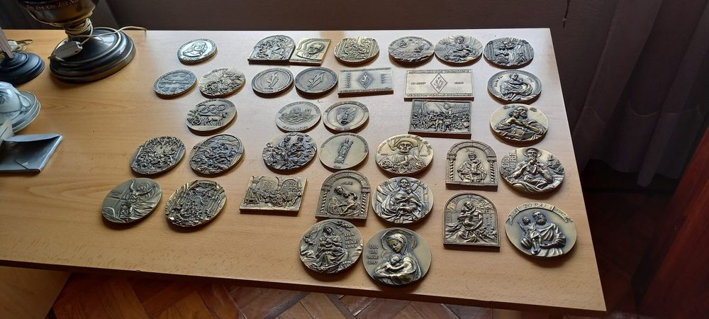 30 medalhas comemorativas