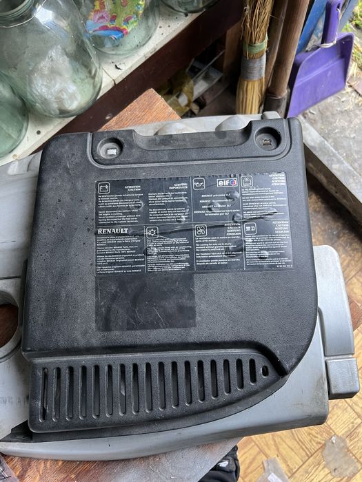 Кришка двигуна меган2 1.6 сценик2