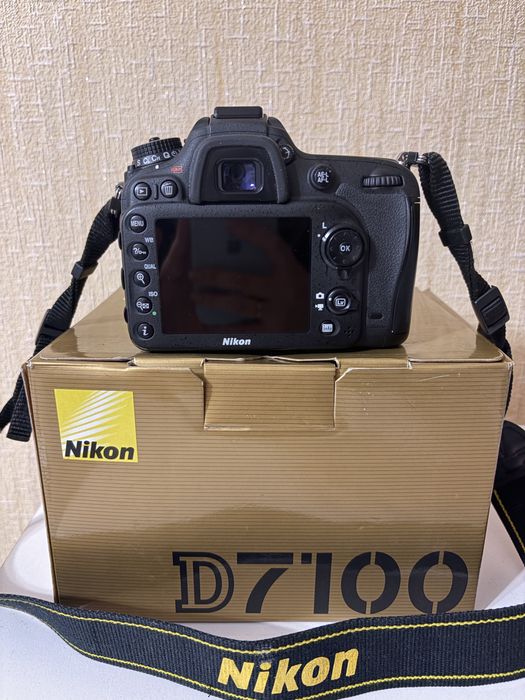 Nikon D7100 + Nikon 35mm f/1.8G