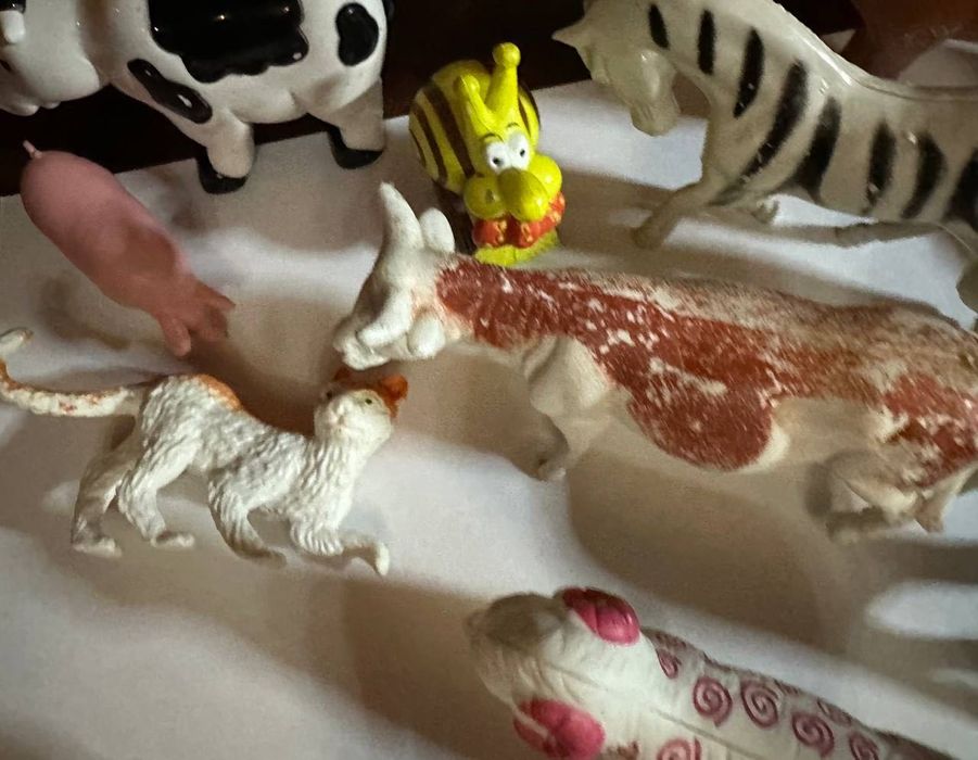 Фігурки коники , корови