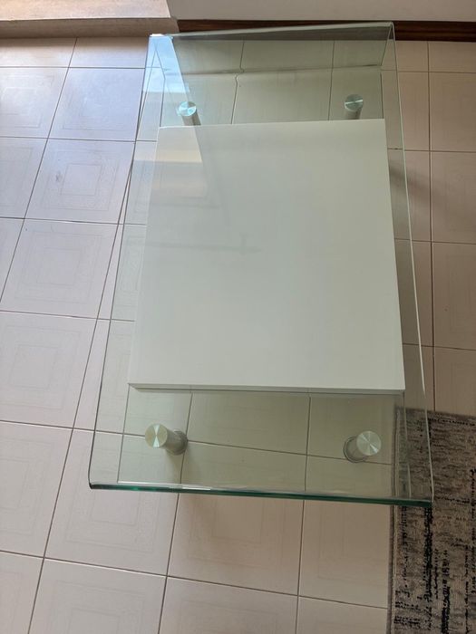 Mesa de apoio de vidro