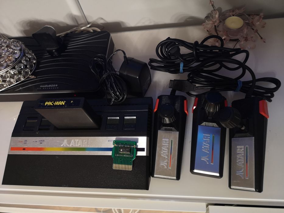 Atari 2600 Junior 3 pady i gry
