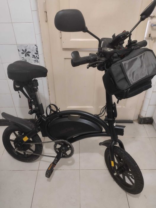 Trotineta elétrica com acessórios