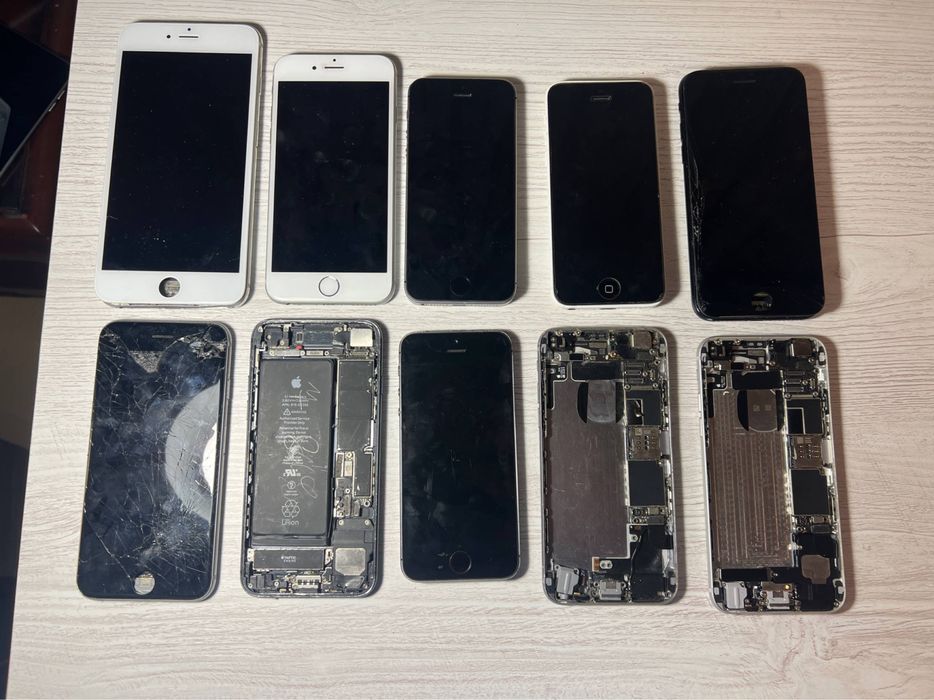 Лот з 10 старих айфонів