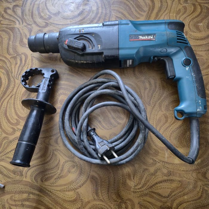 Перфоратор Makita HR2450 .